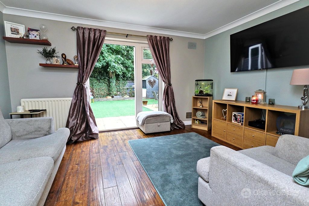 Property photo 2 of 23 5019884