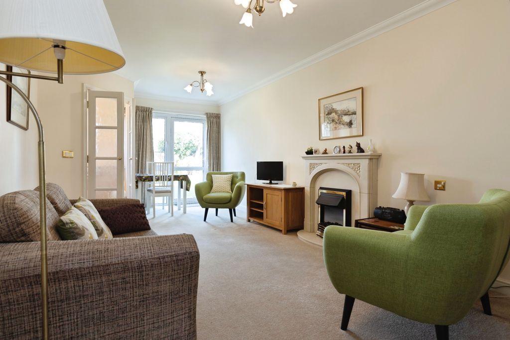 Property photo 3 of 11 Lounge