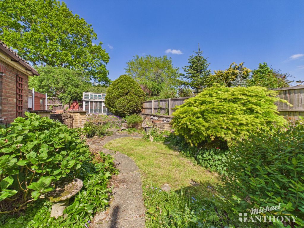 Property photo 3 of 18 Cam03218G0-Pr0992-Still008