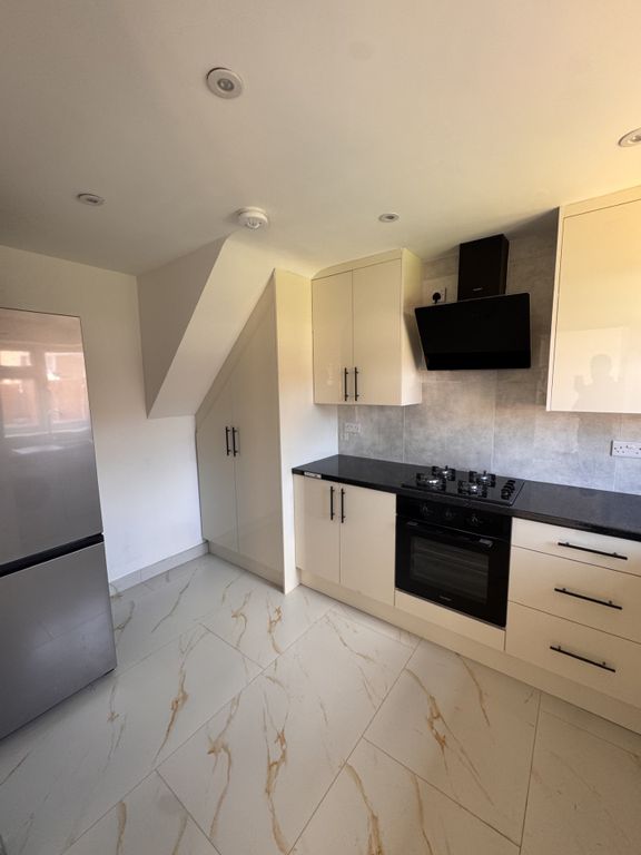 Property photo 3 of 8 c4Cf694B-667E-4ce7-93Bd-5B1Be294E0B6