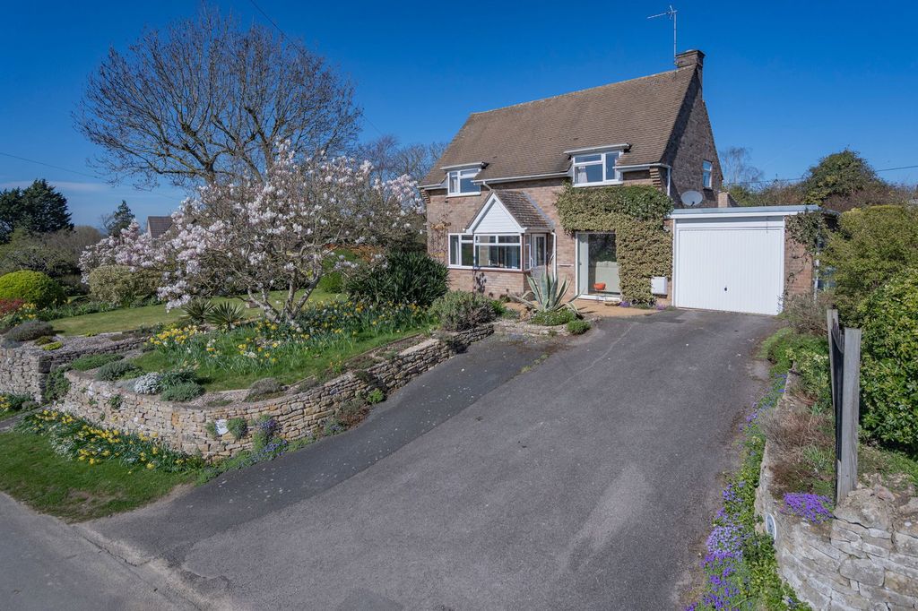 Property photo 2 of 27