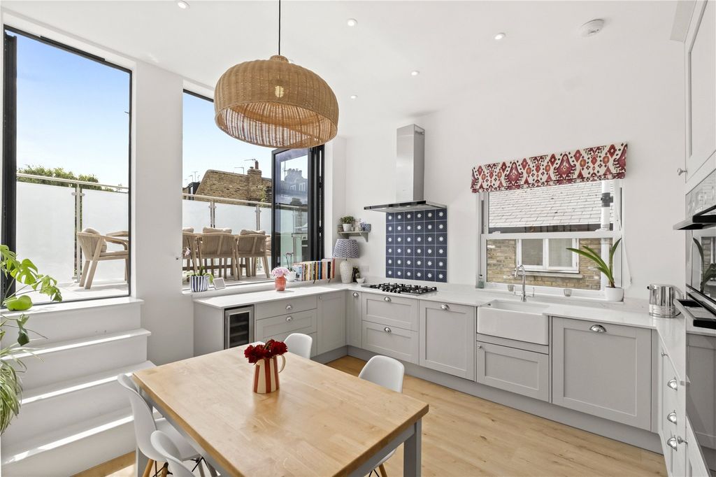 Property photo 3 of 14 Kitchen