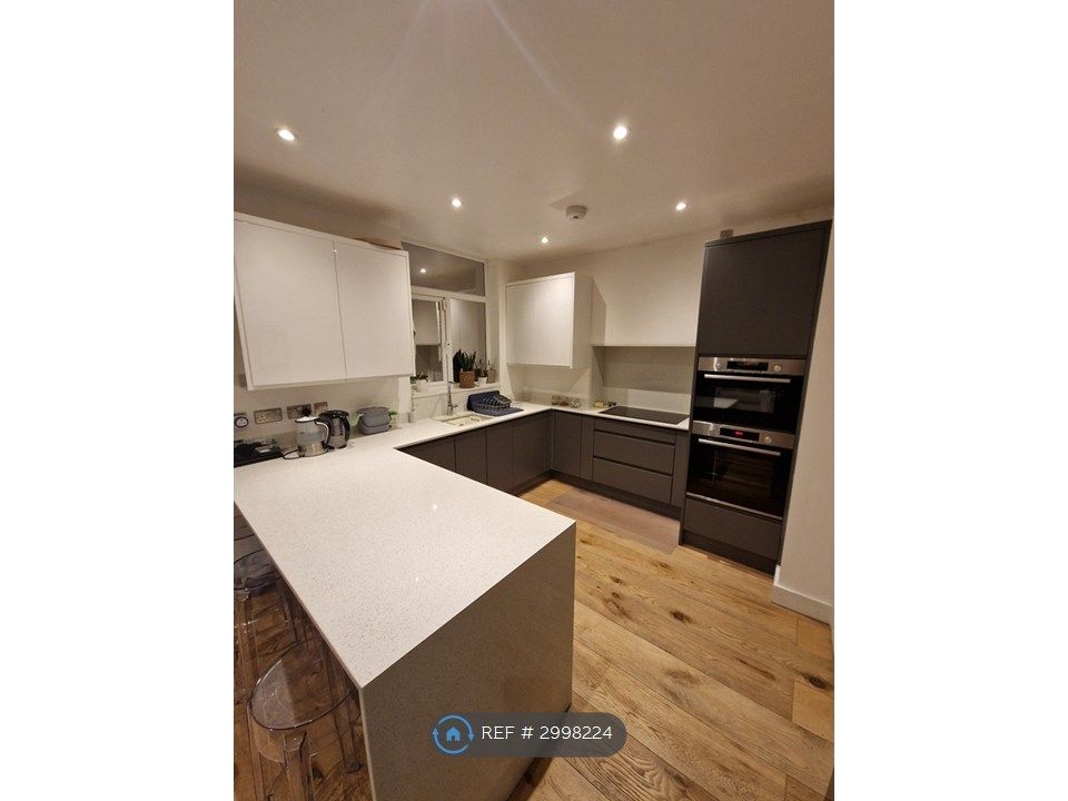 Property photo 2 of 11 Hi Spec Kitchen