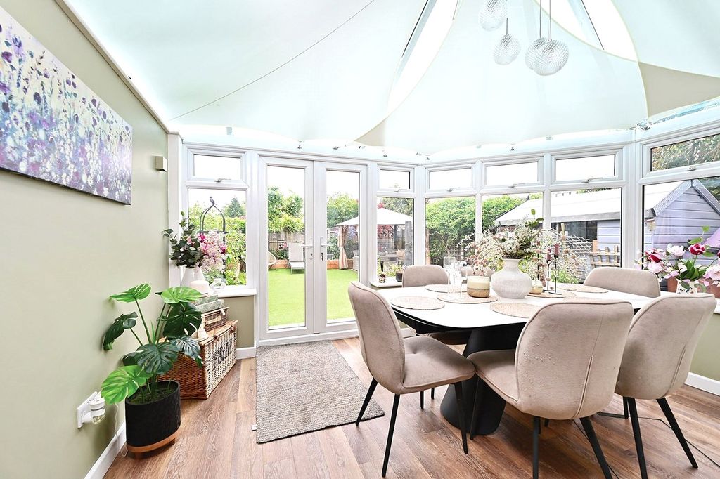 Property photo 2 of 15 Conservatory