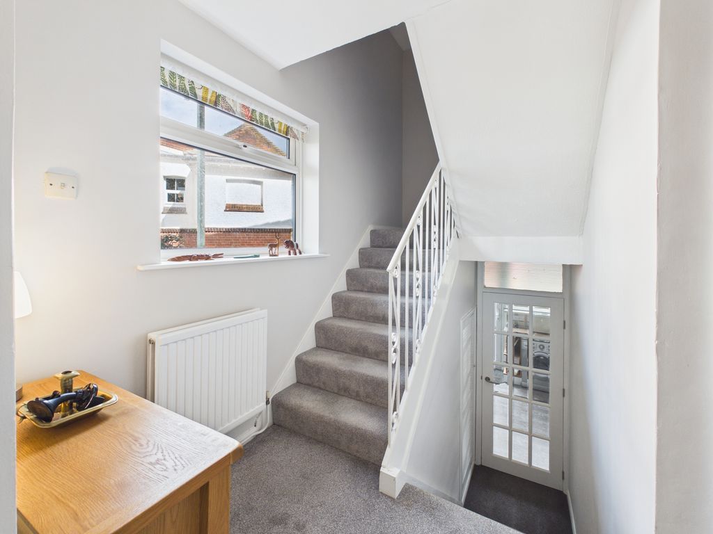 Property photo 3 of 11 Hallway - Ground Flat