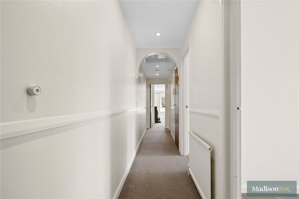 Property photo 2 of 26 Picture No. 12