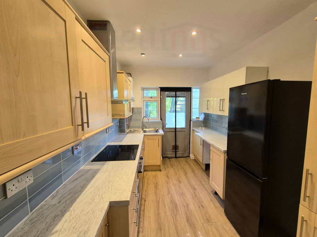 Property photo 1 of 18 Two-Bedroom,Ground Floor Flat.Hendon