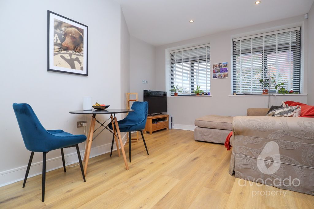 Property photo 2 of 8 4971907