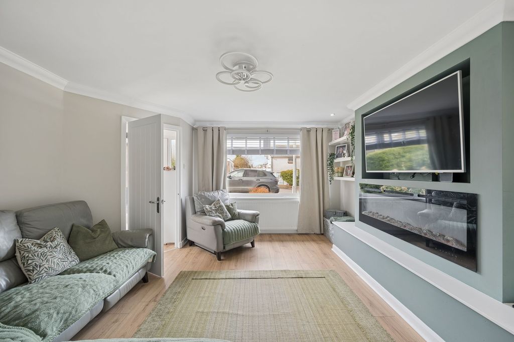 Property photo 3 of 36