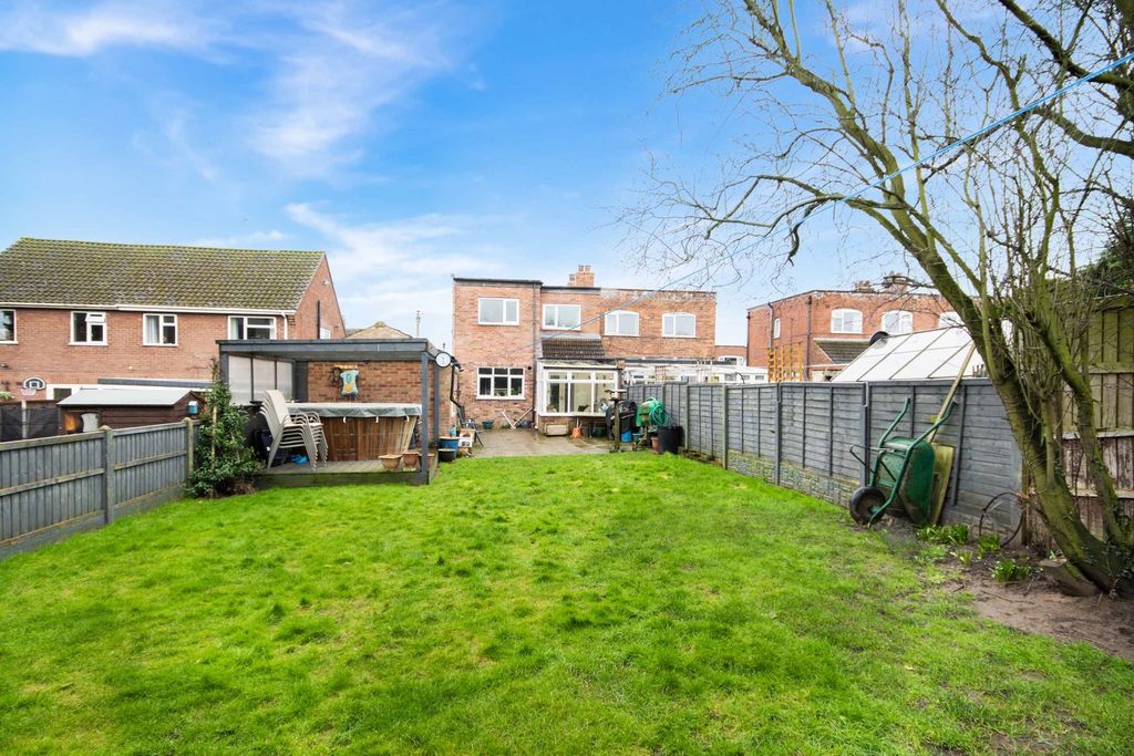 Property photo 2 of 15 Ewemove Estate Agents Scunthorpe - Rear Garden