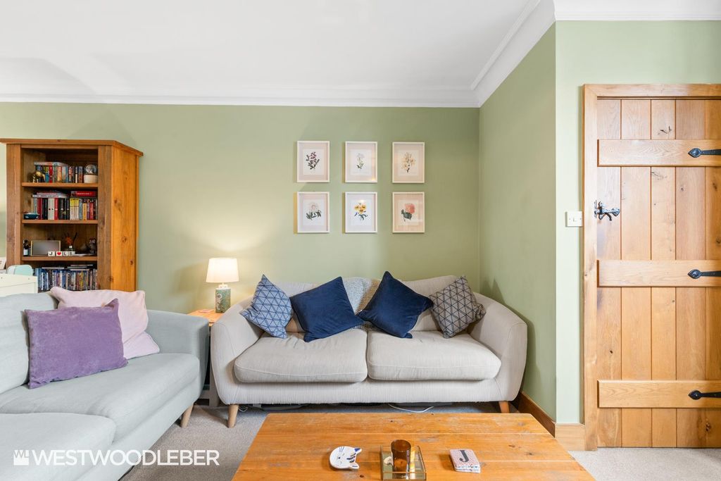 Property photo 3 of 39 Ryeroad_18.Jpg