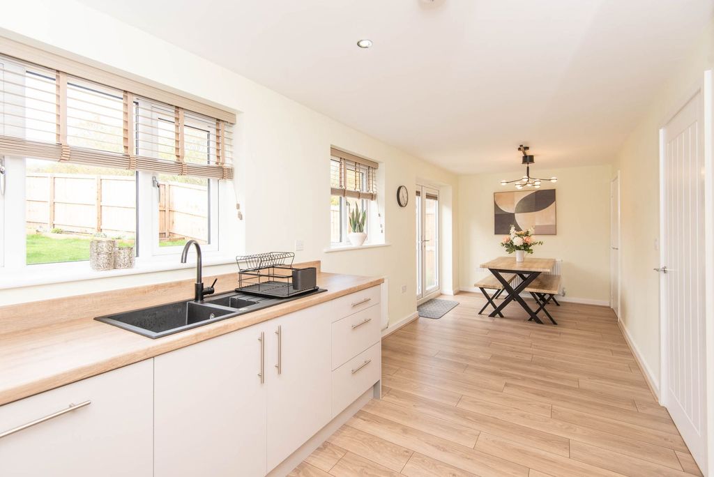 Property photo 2 of 26