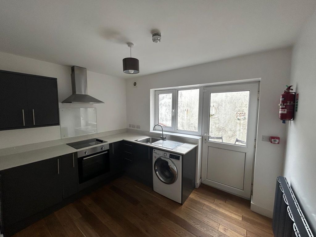 Property photo 2 of 3