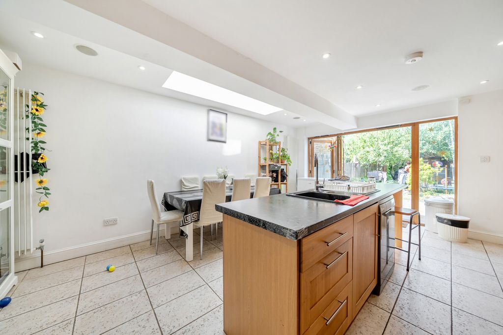 Property photo 2 of 24 1487106-10-6A4Fb6...