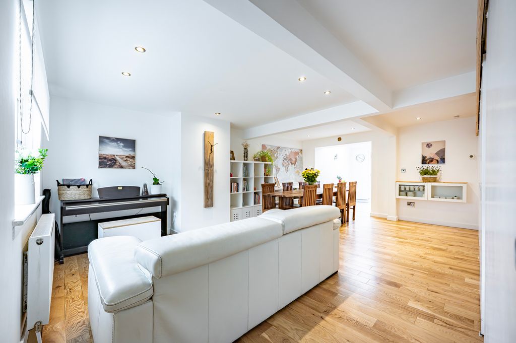 Property photo 2 of 51