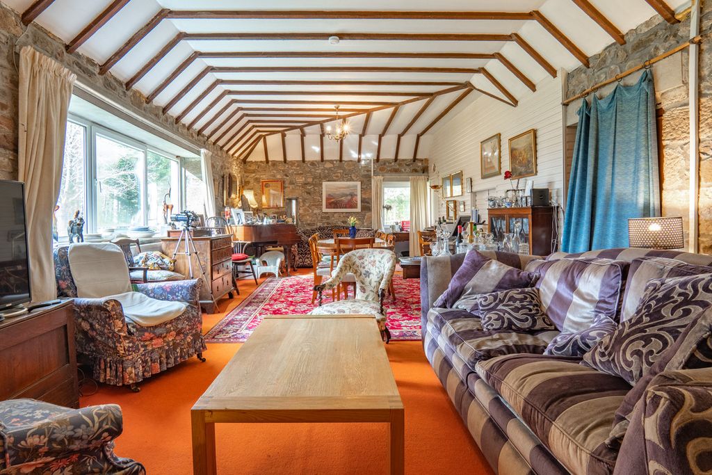 Property photo 2 of 35