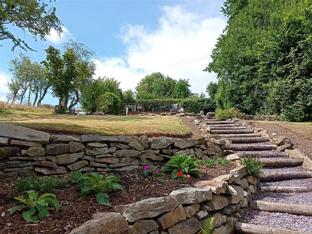 Property photo 2 of 29 Well Maintained Large Gardens