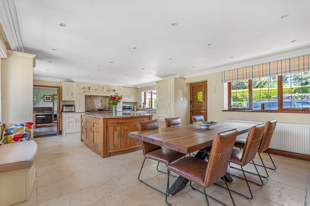 Property photo 3 of 30 6180261