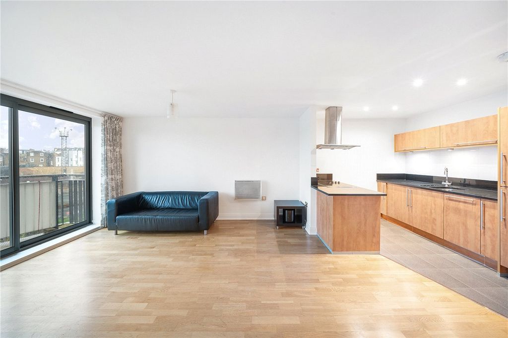 Property photo 3 of 12 Reception