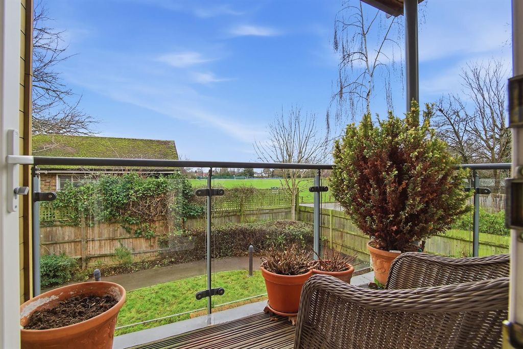 Property photo 3 of 23 04-Ccd0Dsc04018-Medium.Jpg