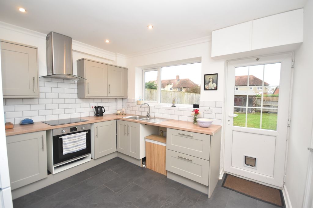 Property photo 3 of 13 Kitchen