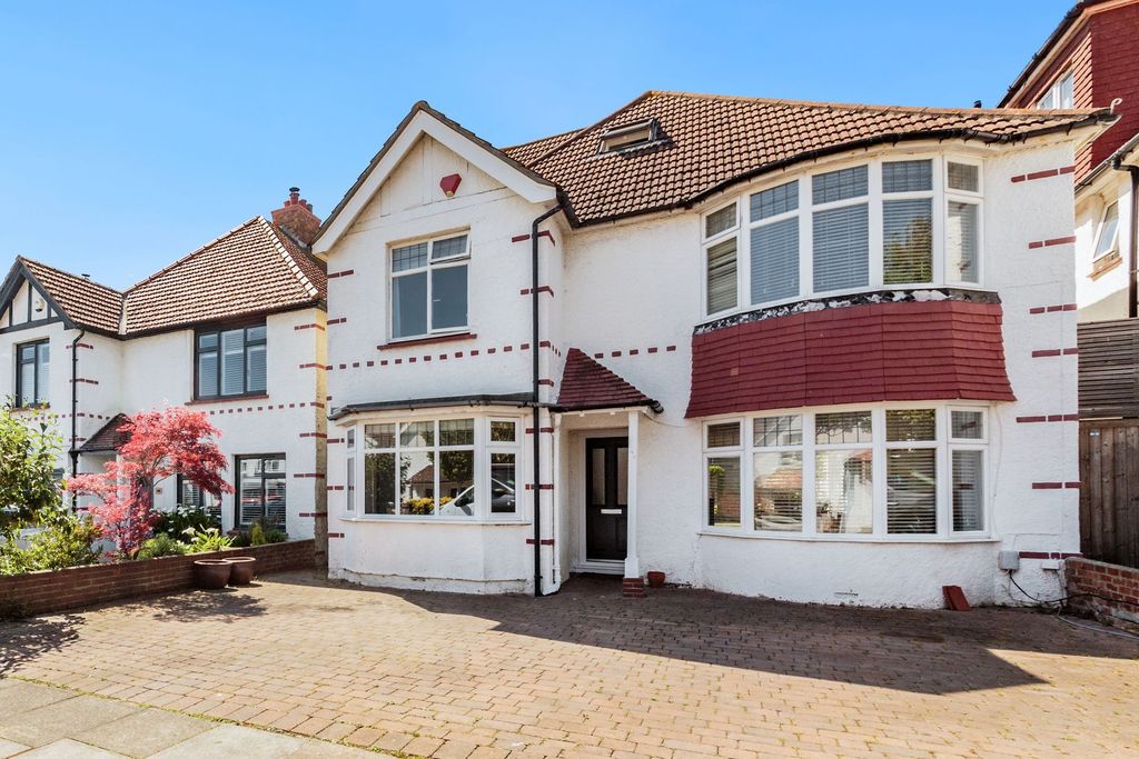 Property photo 1 of 16