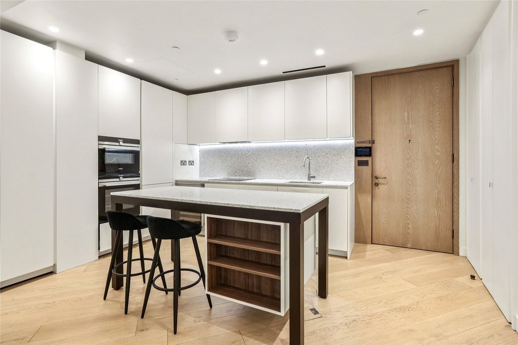 Property photo 3 of 14 Kitchen