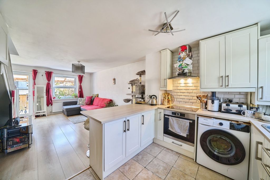 Property photo 2 of 19 Pbox-Img.Jpg