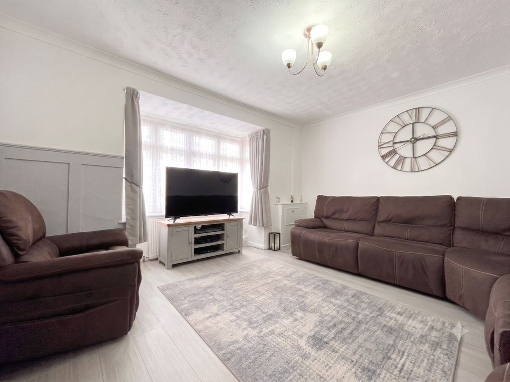 Property photo 3 of 20 4207873