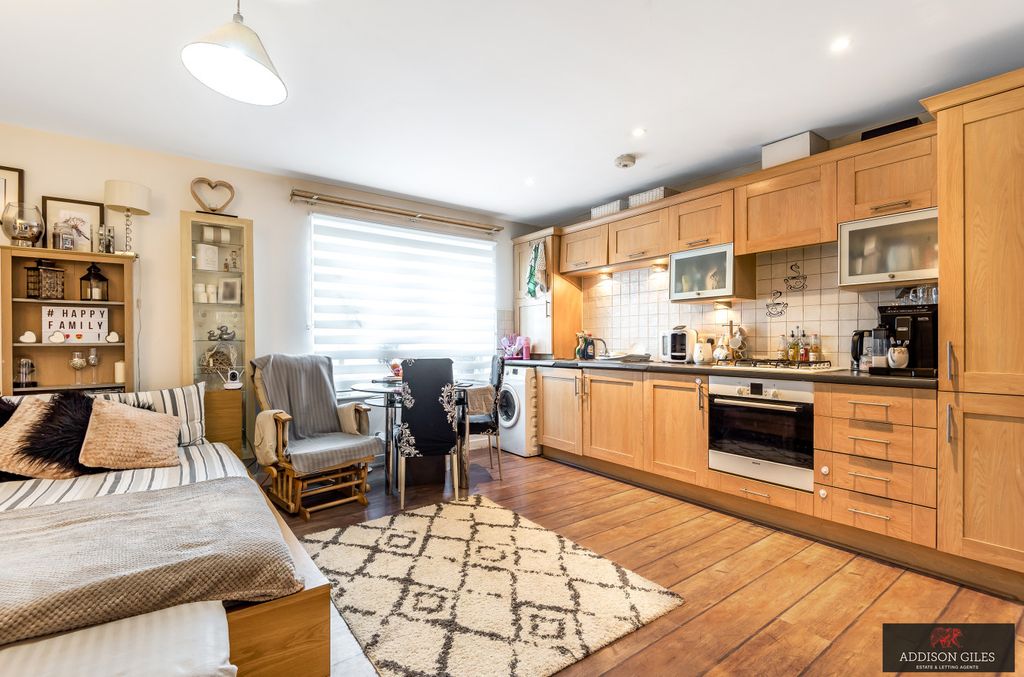 Property photo 2 of 10 Photo 4