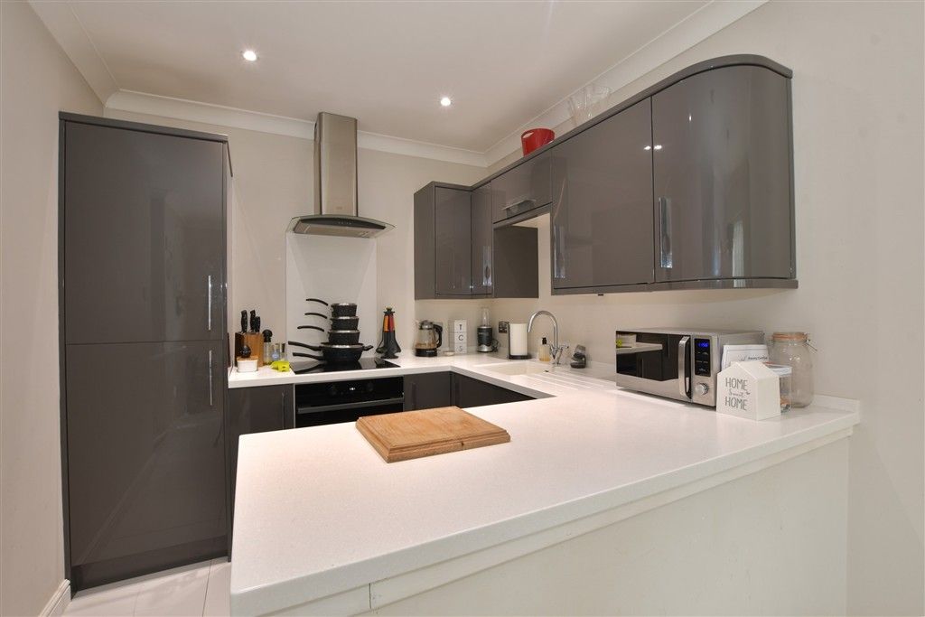 Property photo 3 of 12 Kitchen