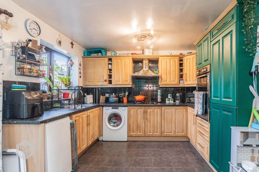Property photo 3 of 24