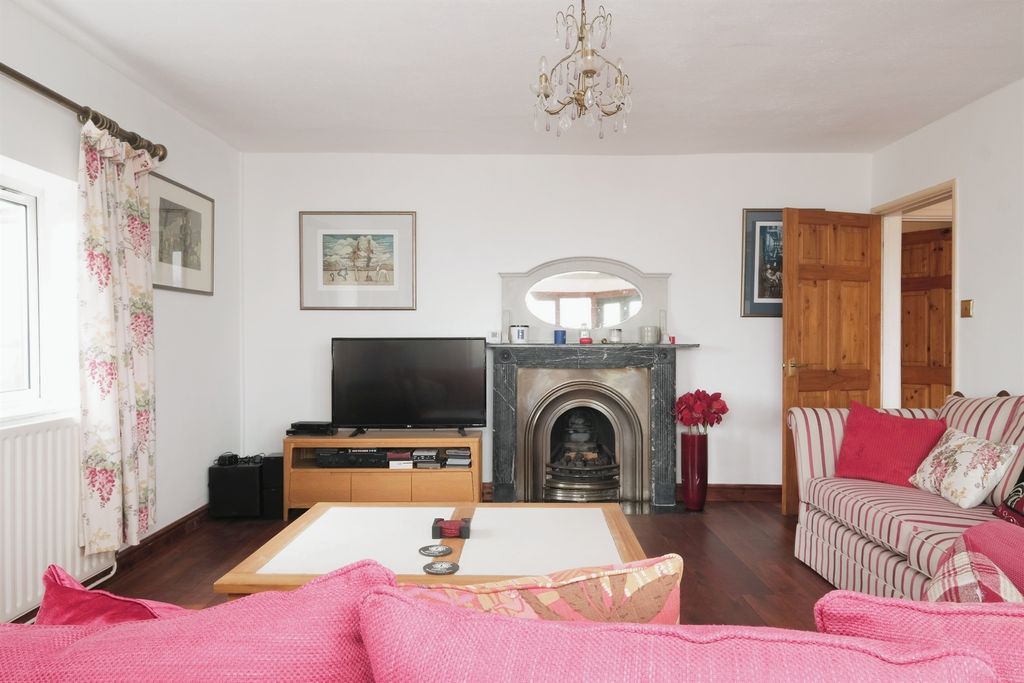 Property photo 3 of 34