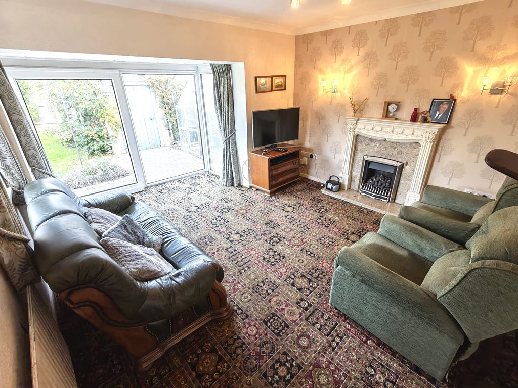 Property photo 2 of 17 Lounge A