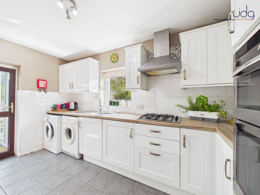 Property photo 3 of 15 Kitchen