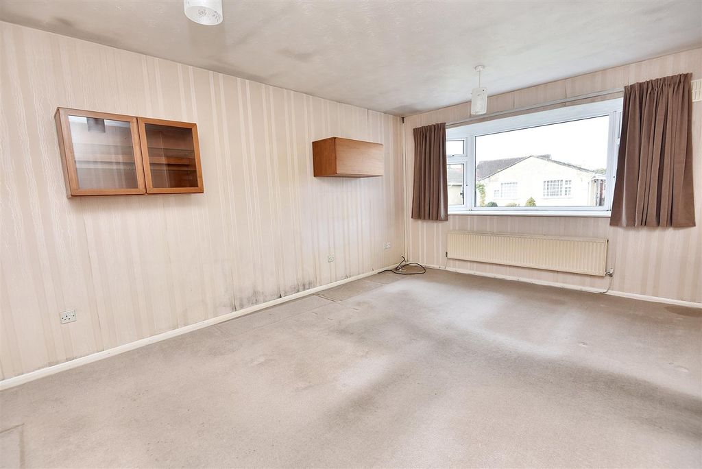 Property photo 2 of 9 Sitting/Dining Room