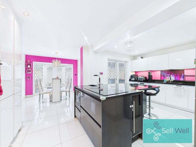 Property photo 2 of 32 Kitchen/Diner