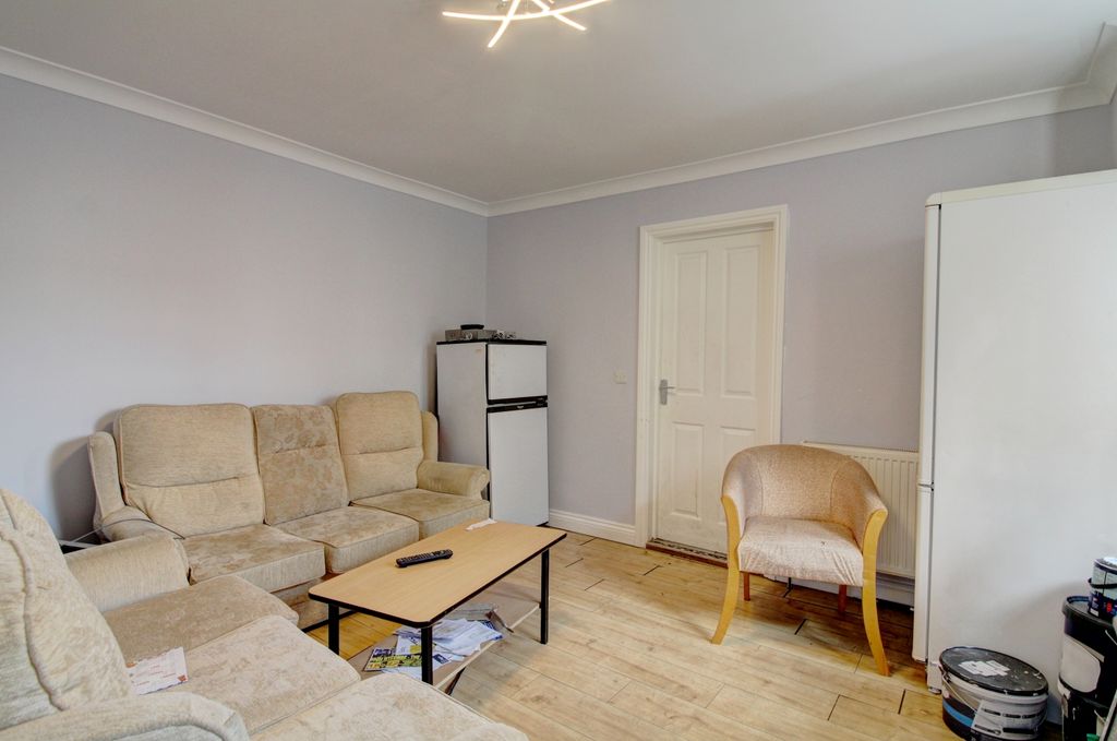Property photo 2 of 10 Picture No. 03