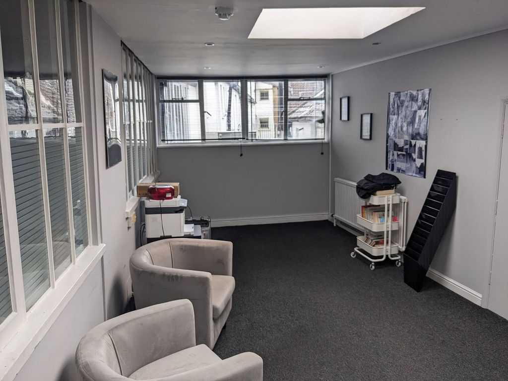 Property photo 3 of 5