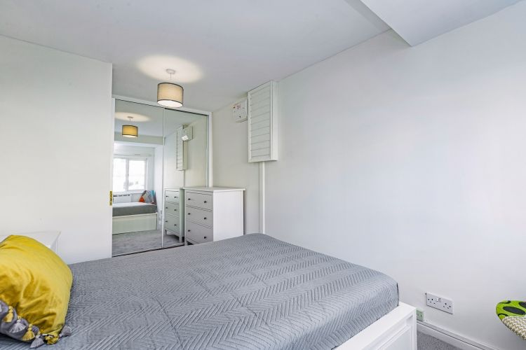 Property photo 3 of 9 305812