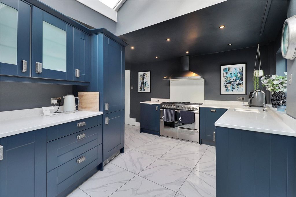 Property photo 2 of 14 Kitchen