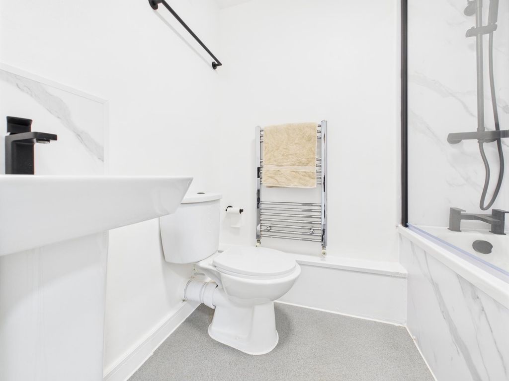 Property photo 2 of 3 Bright, Modern Bathroom With A White Suite, Bathtu...