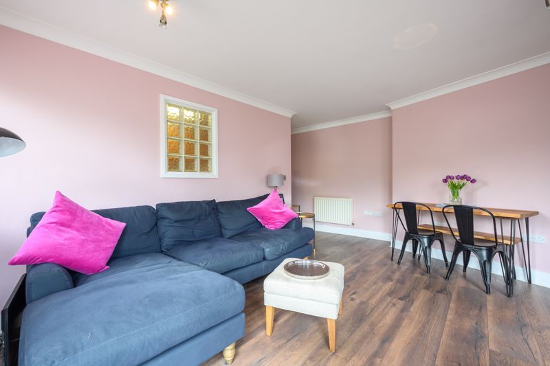 Property photo 3 of 7 Photo 6