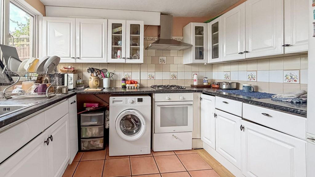 Property photo 2 of 25