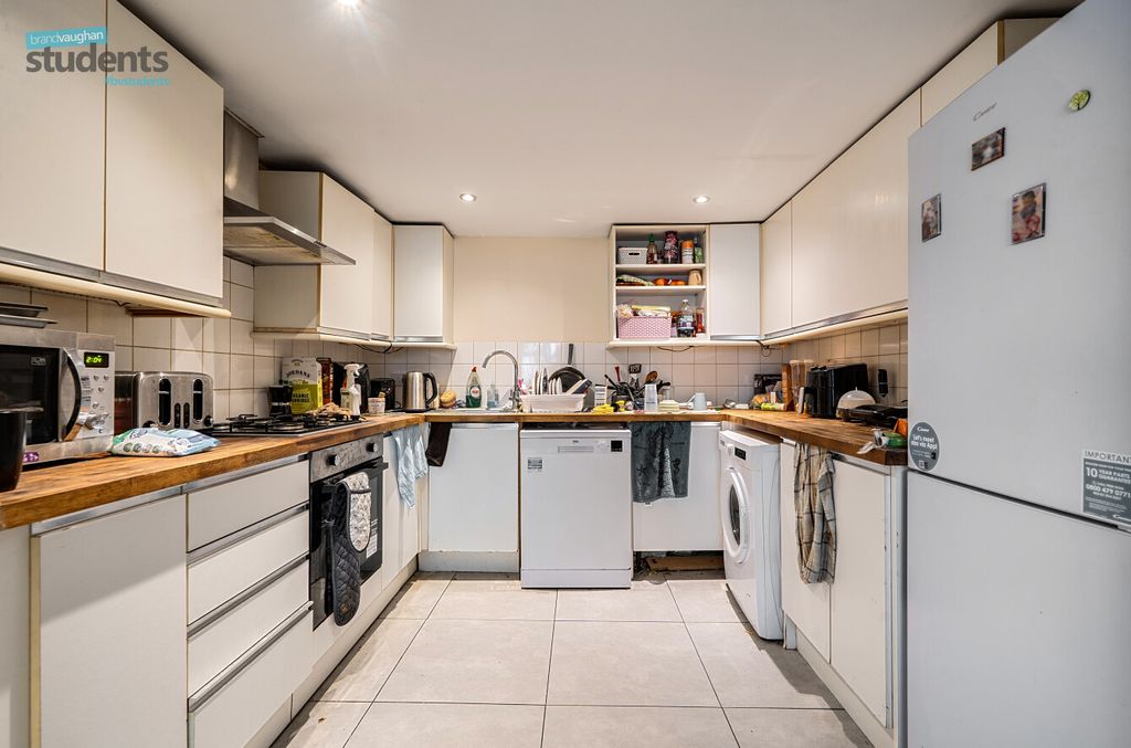 Property photo 2 of 12 27E213A9-1783-42c...