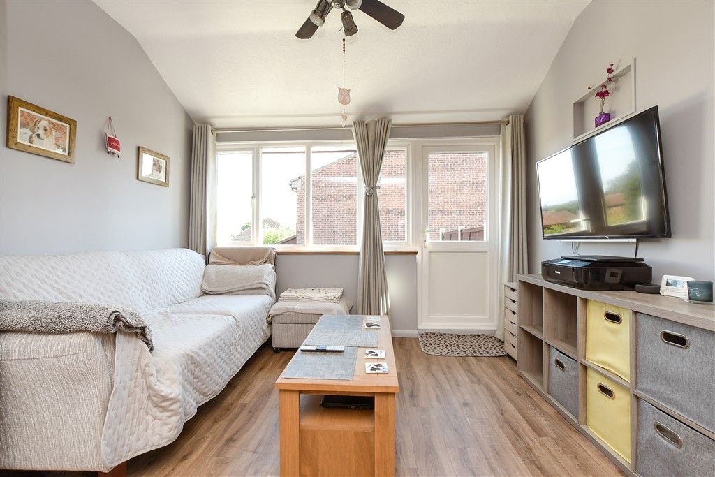 Property photo 1 of 11 Lounge