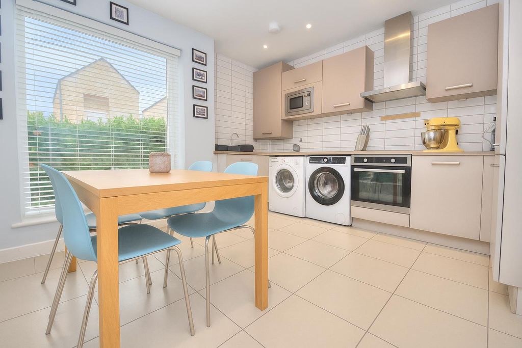 Property photo 2 of 20 Chatgpt Image Oct 17, 2025, 09_30_30 Am.Png