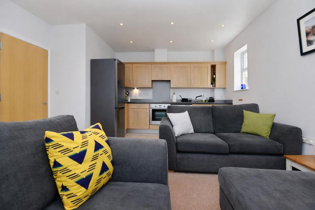 Property photo 3 of 15 Open Plan Space.Jpg