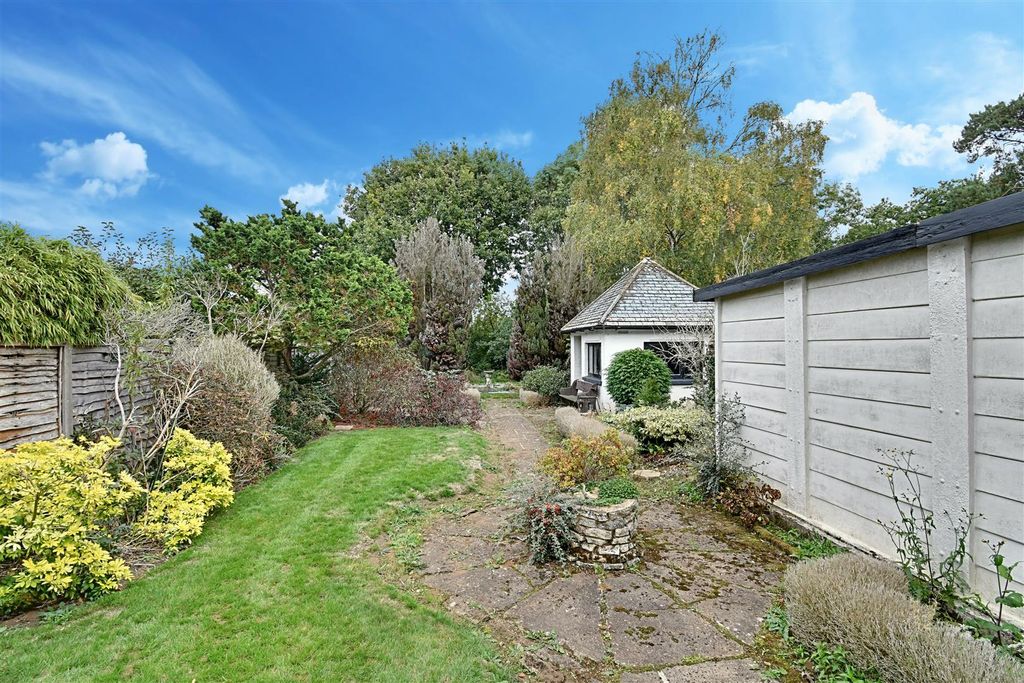 Property photo 2 of 27 Garden 1.Jpg