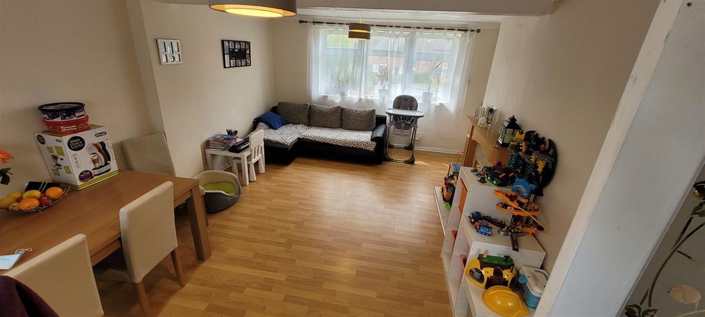 Property photo 2 of 7